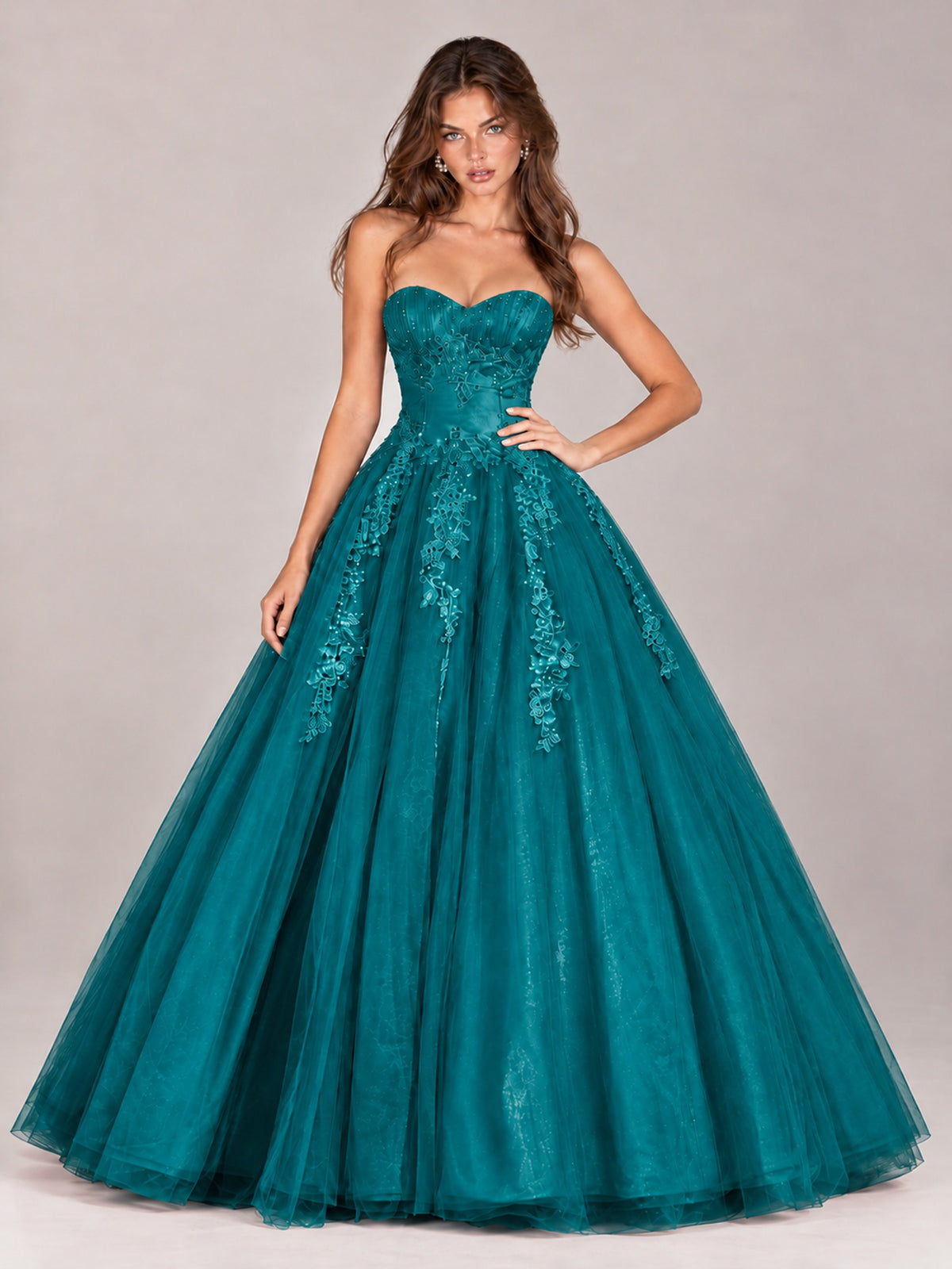 Strapless Sweetheart Tulle Ball Gown Prom Dress with Lace Appliques