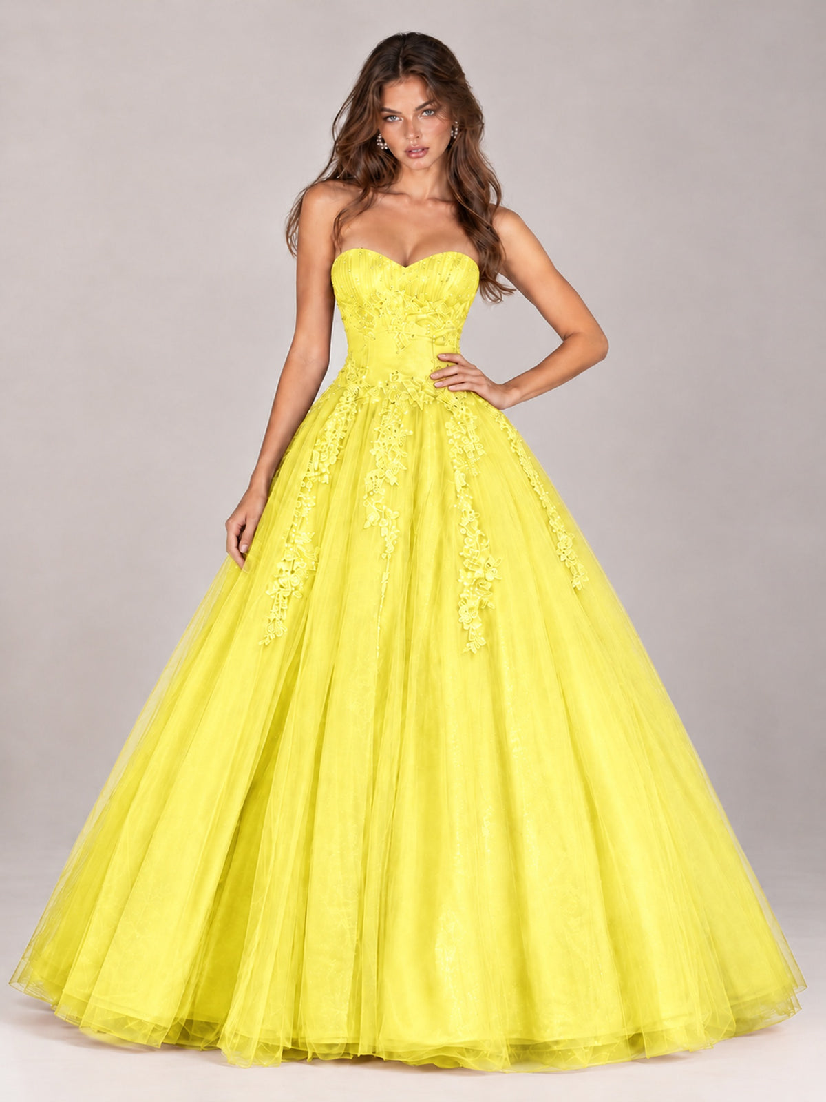 Strapless Sweetheart Tulle Ball Gown Prom Dress with Lace Appliques